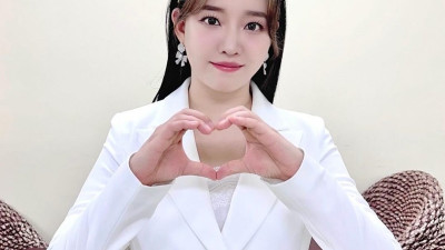 윤하 insta 덕분에 #빛나는여름 이었습니다. 우린 또 그 언젠가의